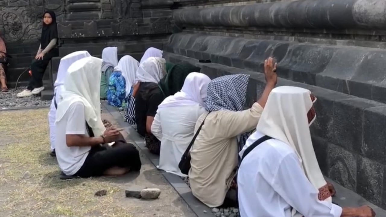 Viral zikir di Candi Prambanan di pelataran kawasan cagar budaya