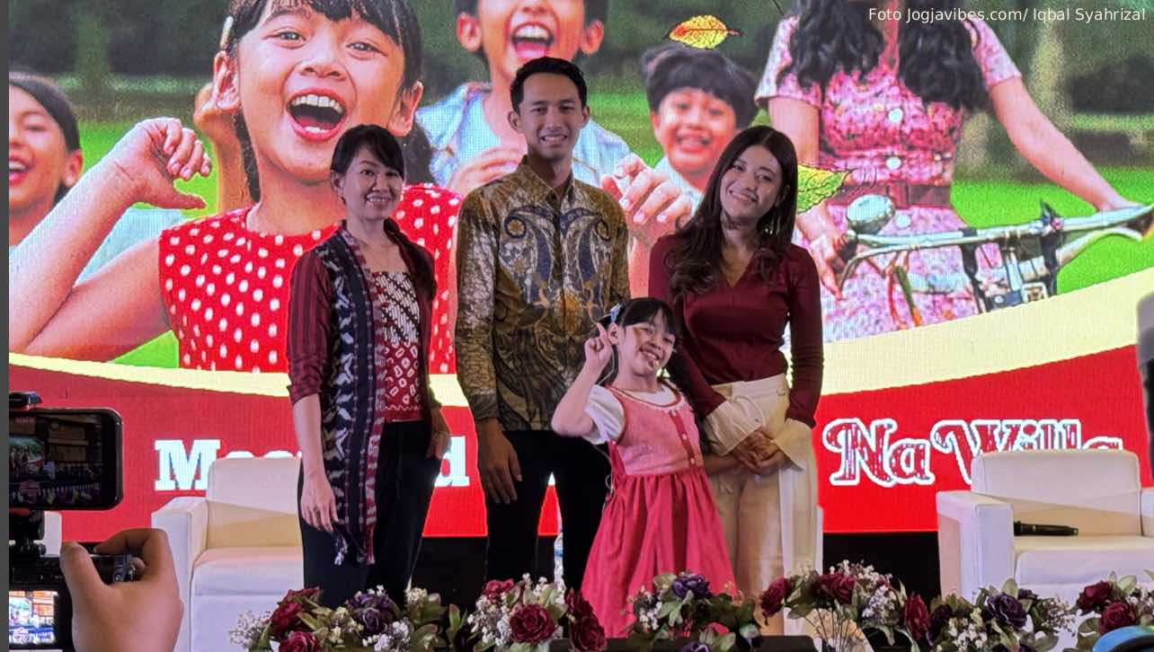 Ratusan anak mengikuti lomba mewarnai Sleman bersama Luisa Adreena pemeran Na Willa di Malika Ballroom.