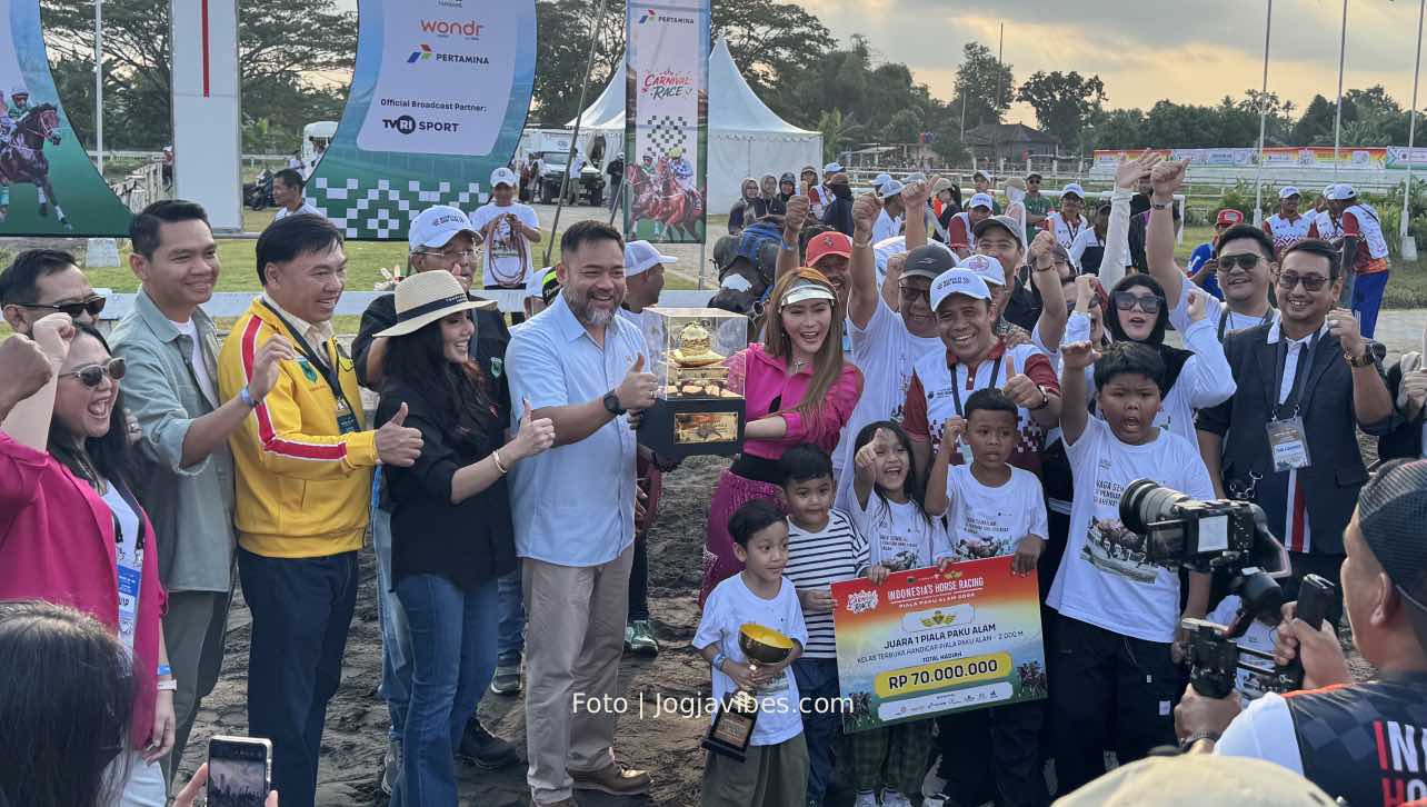 Kuda Naga Sembilan memenangkan kompetisi Pacuan Kuda Paku Alam 2026 di Lapangan Sultan Agung Bantul Yogyakarta